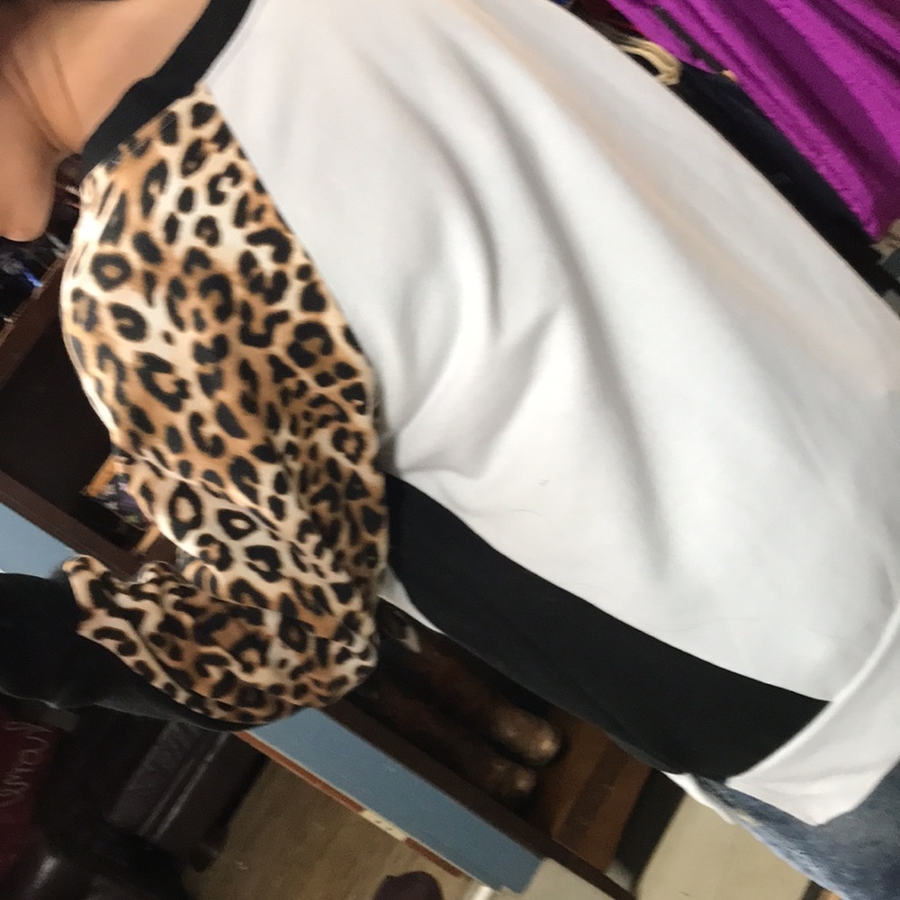 Pink Victoria’s Secret leopard long sleeve xsmall - Picture 6 of 17